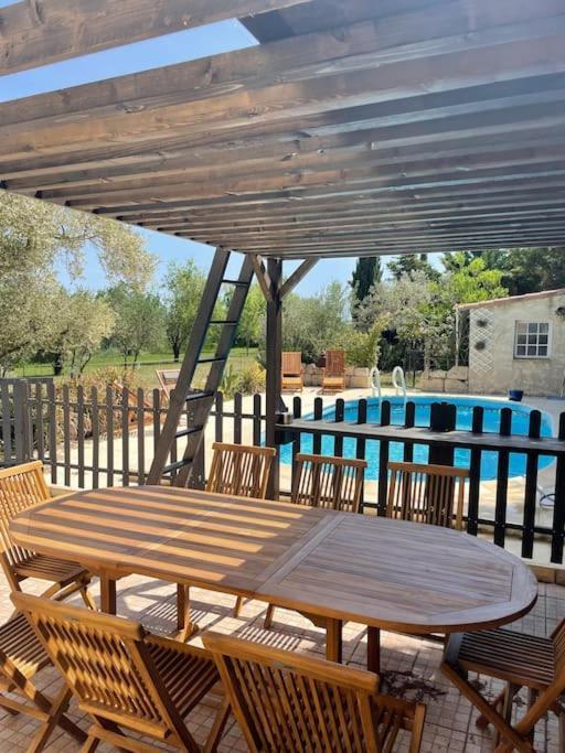 Mas Provencal De 120M2 En Camargue, Avec Piscine Et Parking Inclus, Ideal Pour Des Vacances Arles Exterior photo
